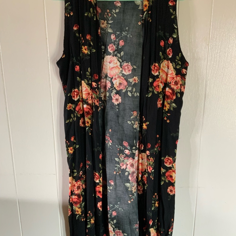 Floral Sleeveless Black Vest